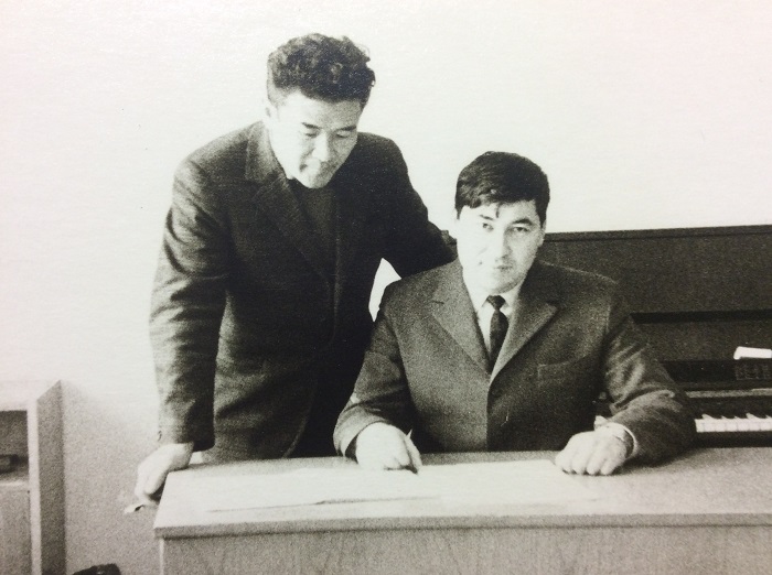 С коллегой, композитором Темиржаном Базарбаевым