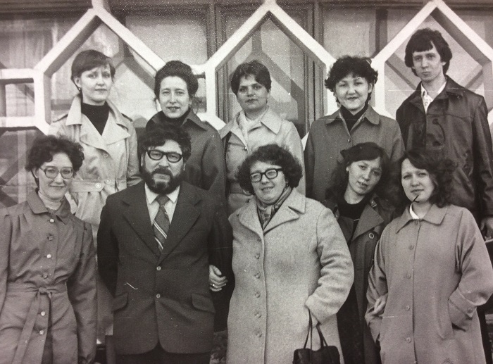 Вместе с супругой Руфиёй Башировной, преподавателем музыкального училища, музыковедом, и со студентами. 1982г