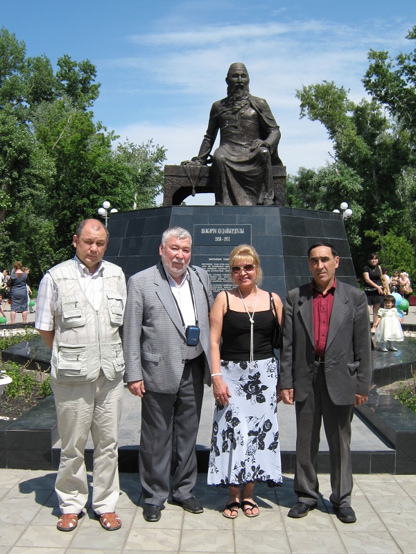 Республиканский Сабантуй, проводимый в г.Семей. 2009г. Слева направо: Р.Атнагулов, О.Джанияров, Р.Тихомирова, Г.Тамендаров