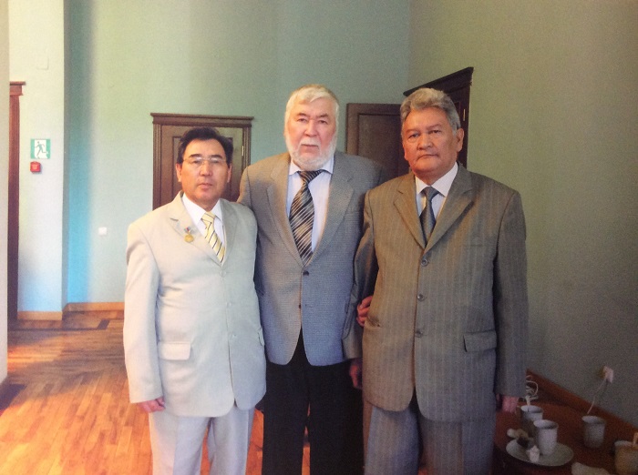 С коллегами, 2011г. Справа – композитор М.Рахимбаев, слева – композитор К.Досымжанов