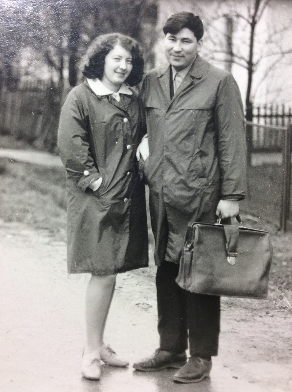С будущей супругой Руфиёй. Алматы, 1970г